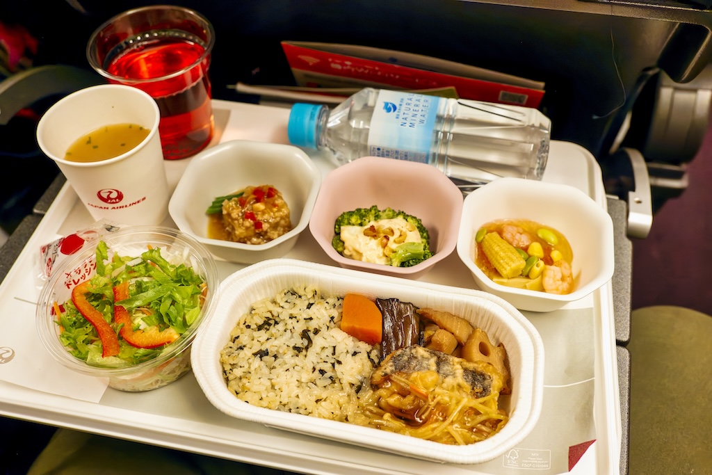 空の旅が楽しくなる機内食〜JAL国際線エコノミークラス | AIRLINE web