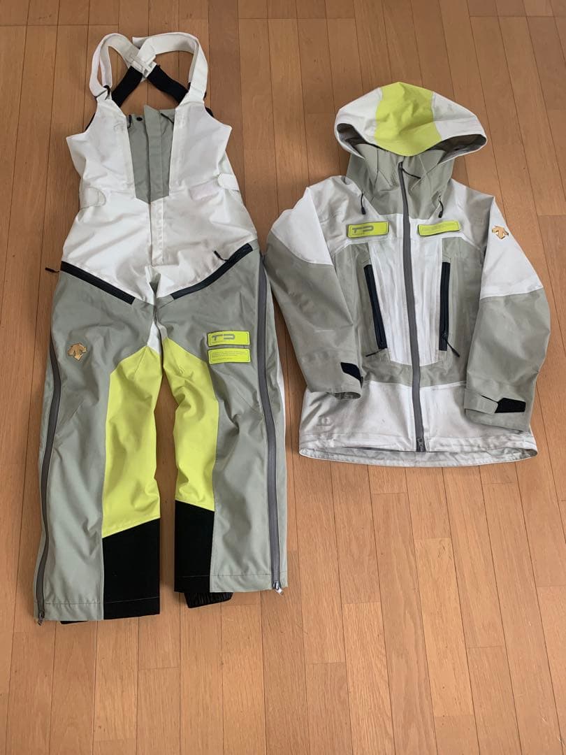 TEAM DESCENTE スキーウェア2023-24市販　　上下SSSサイズ DESCENTE（デサント） 【5日限定！全品P10倍！】スキーウェア メンズ